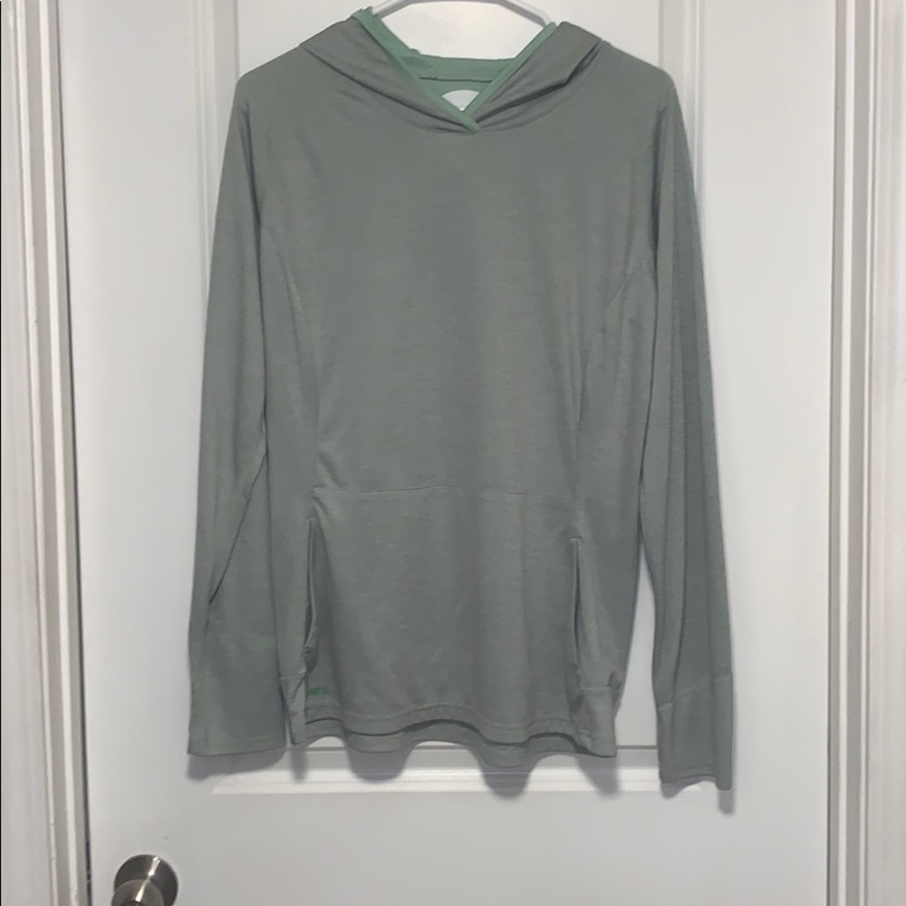 SIMMS’ women’s SolarFlex Hoodie SZ L